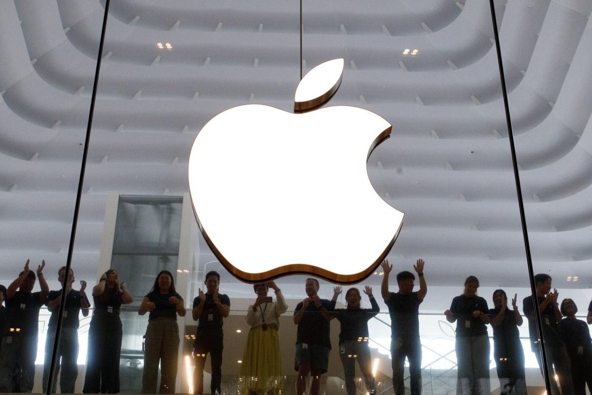 Apple cuts jobs in online services company as priorities shift