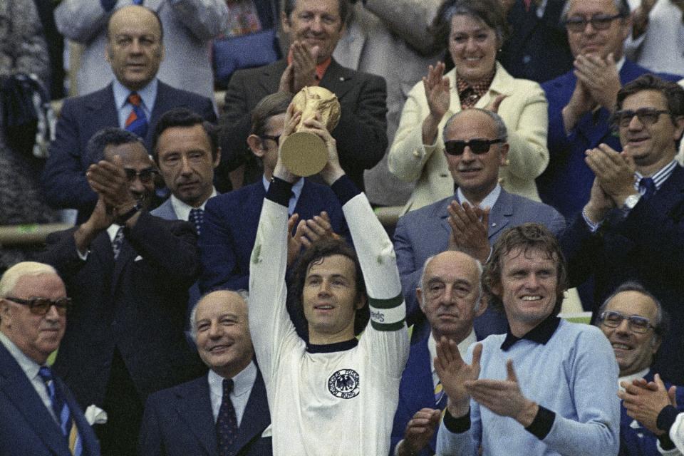 FILE - West Germany captain Franz Beckenbauer holds up the World Cup trophy after his team defeated the Netherlands by 2-1, in the World Cup soccer final at Munich's Olympic stadium, in West Germany, on Jul. 7, 1974. German soccer great Franz Beckenbauer has died at 78, news agency dpa reports. (AP Photo, File)