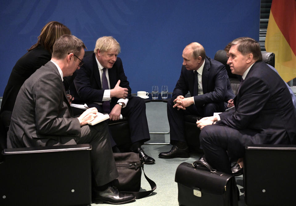 Boris Johnson und Wladimir Putin beim Pläuschchen (Bild: Sputnik/Aleksey Nikolskyi/Kremlin via REUTERS)