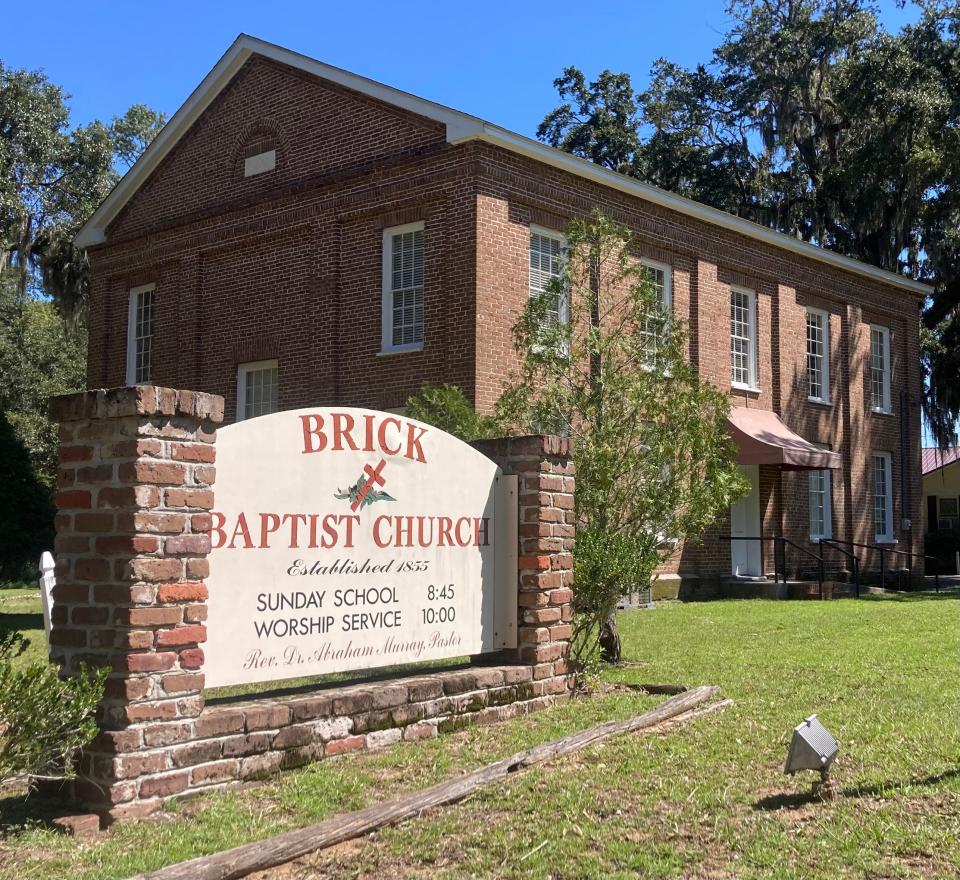 Teachers and Unitarian abolitionists, Laura Town and Ellen Murray, arrived from Pennsylvania as the Penn Center’s first instructors. They taught in the Brick Baptist Church to an initial class of 80 students eager to read, write and learn history, arithmetic and music.