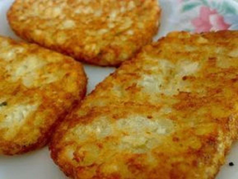 Little Things<p>Just like Mickey D's. </p><p><strong>Get the recipe:</strong><a href="http://www.littlethings.com/mcdonalds-hash-browns-copycat-recipe/" rel="sponsored" target="_blank" data-ylk="slk:Love McDonald’s Hash Browns? Here’s How To Make Them At Home!;elm:context_link;itc:0;sec:content-canvas" class="link "> <strong>Love McDonald’s Hash Browns? Here’s How To Make Them At Home!</strong></a></p>