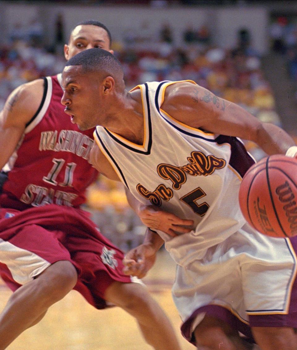 Arizona State's Eddie House (5) drives against a Washington State basketball player.