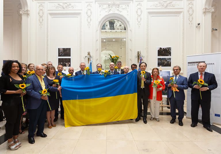 Miembros del G7 y otros funcionarios se reunieron hoy en la sede centro de Icana en el aniversario de la guerra en Ucrania (Foto: Embajada de EEUU en Argentina)