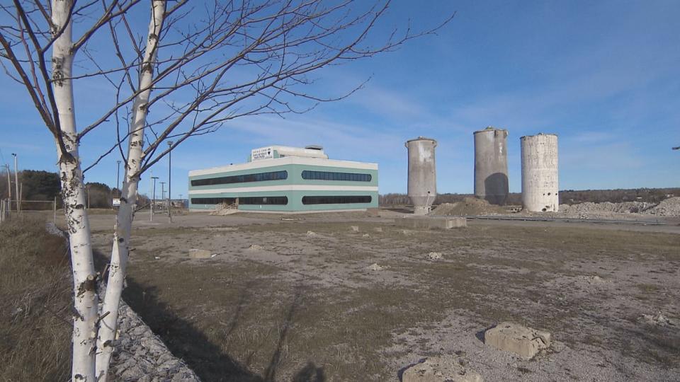 The Smurfit-Stone property in Bathurst remains undeveloped more than two years after Raymond Robichaud obtained the property from the province.