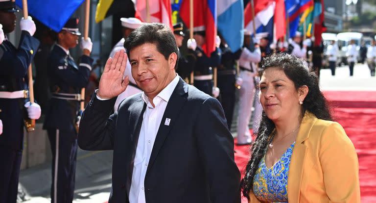 El presidente de Perú, Pedro Castillo, y su esposa, Lilia Paredes.