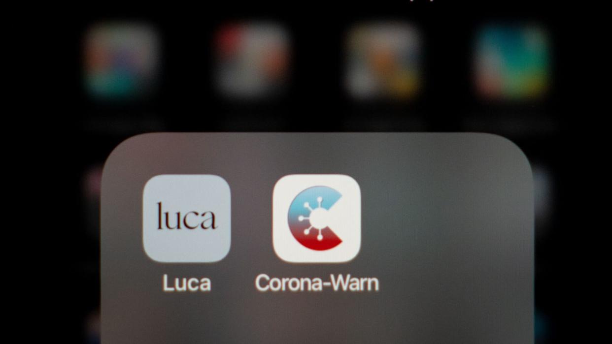 Die Icons der Corona-Warn-Apps Luca und die Corona-Warn-App der Bundesregierung auf einem Smartphone.