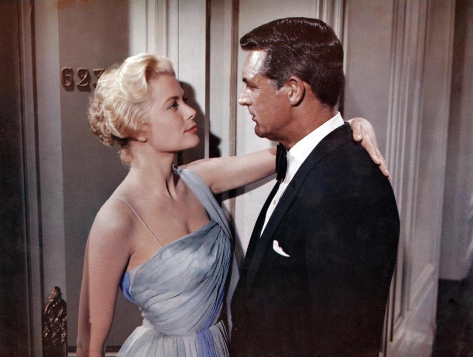 Grace Kelly and Cary Grant holding each other.