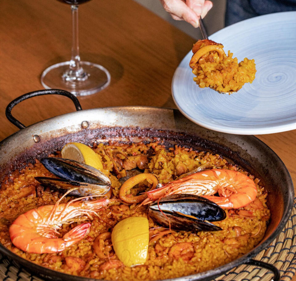 La Fiesta - Paella