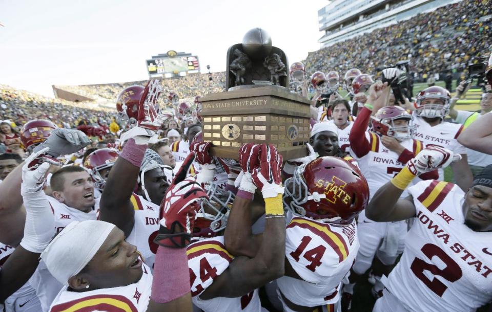 Iowa States Offensive Line Posts Shirtless Picture With Cy Hawk Trophy And It Is Amazing Photo 6055