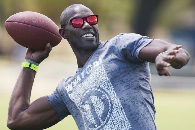 Dallas Cowboys: Terrell Owens thinks team will compete for Super Bowl