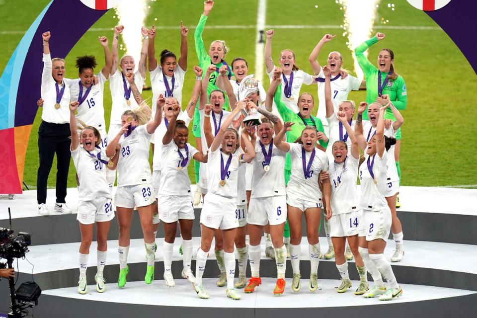 England celebrate with the trophy after winning Euro 2022 (Adam Davy/PA) (PA Wire)