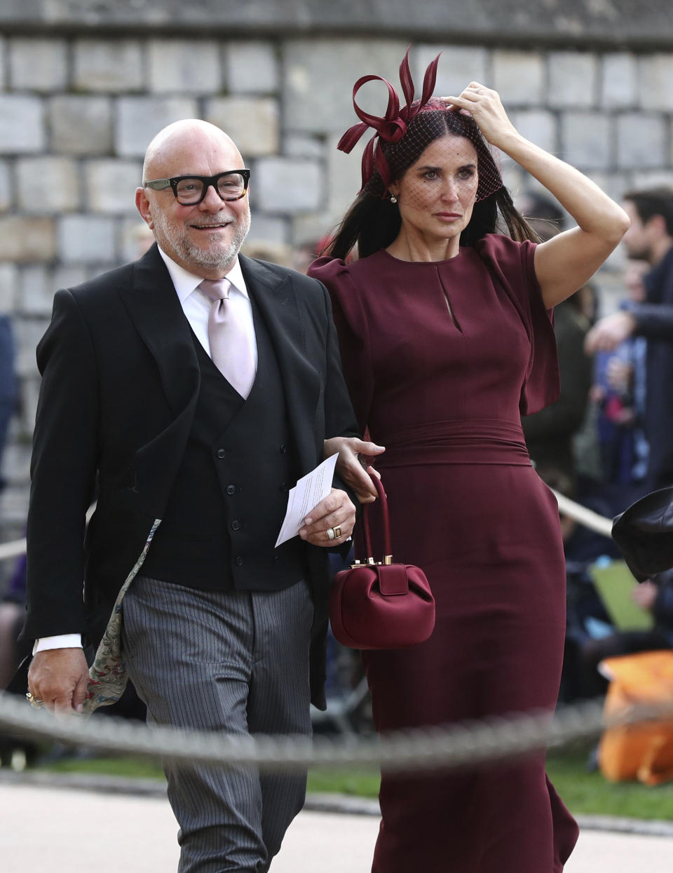 Demi Moore llega a la boda de la princesa Eugenia y Jack Brooksbank en la Capilla de San Jorge, en el Castillo de Windsor, el viernes 12 de octubre del 2018 cerca de Londres, Inglaterra. (Gareth Fuller/Pool via AP)