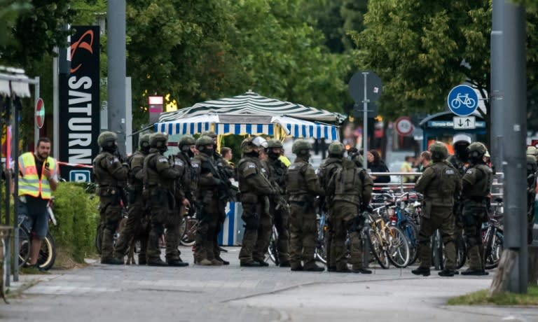 Elite police launched a massive operation in Munich late Friday to track down what had initially been thought to be up to three assailants