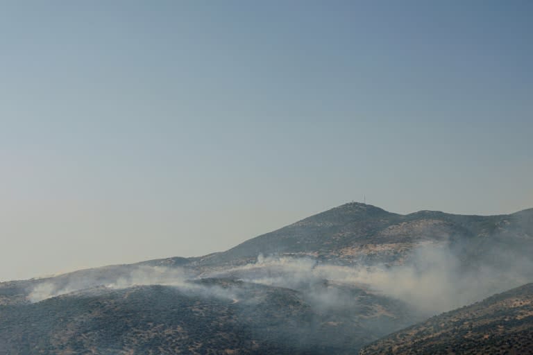 Un incendio en unas colinas en el área de Banias, en los Altos del Golán anexionados por Israel, provocado por el lanzamiento de proyectiles desde el sur de Líbano, el 21 de junio de 2024 (Jalaa Marey)