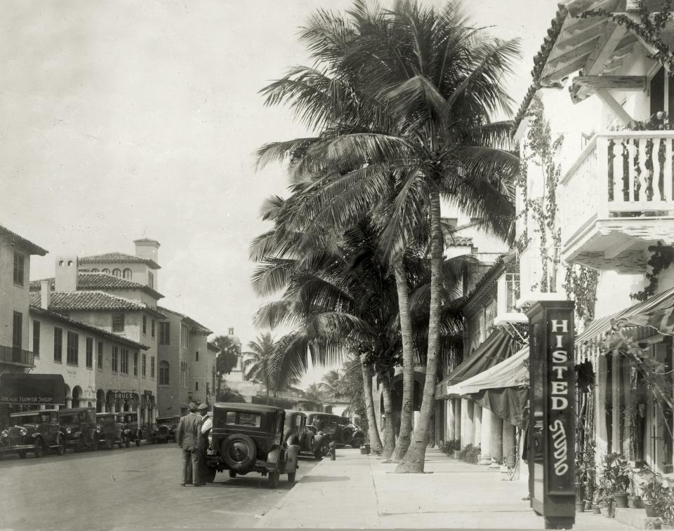 A sign (right) on Worth Avenue in the 1920s advertises Ernest W. Histed's Worth Avenue studio.