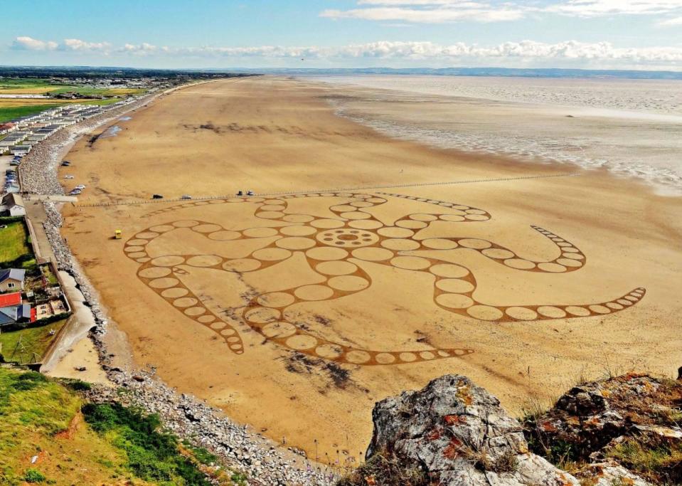 The 42-year-old said: “Due to tidal conditions, the sand art’s nature is very ‘of the moment.' Each piece can only be fully appreciated when viewed from overhead. At ground level the art appears more abstract in appearance.” 