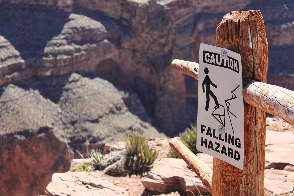 Fall warning sign at the Grand Canyon