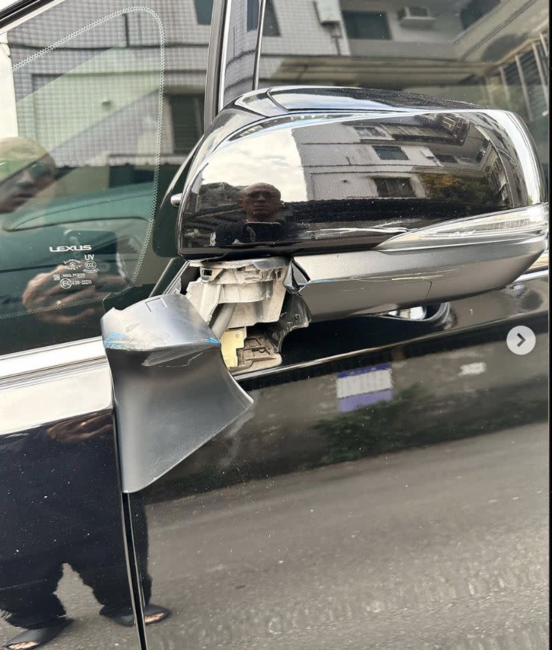 小馬倪子鈞曬出車子被撞壞的照片。（圖／翻攝自小馬倪子鈞IG）