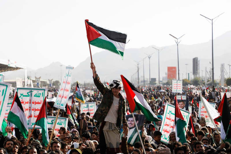 People take part in a demonstration in solidarity with the Palestinian people amid the ongoing conflict between Israel and Hamas. Osamah Yahya/ZUMA Press Wire/dpa