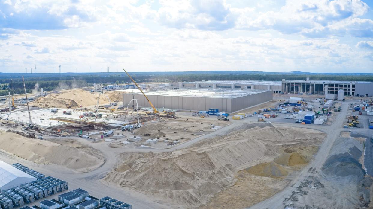 Tesla - Baustelle der neuen Fabrik im brandenburgischen Grünheide. 