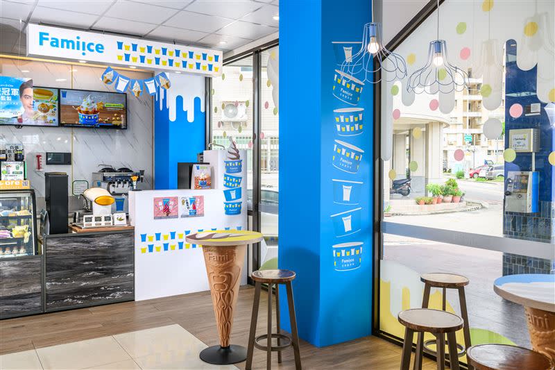全家於台中永定店、大里河堤店打造2間Fami!ce霜淇淋品牌體驗店。（圖／全家提供）