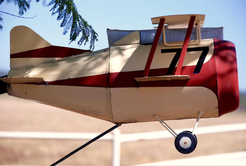 Airplane mailbox