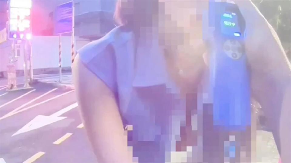 27歲女網紅蘿拉（李佳玲）上個月小酌完，被警方攔查到酒駕。（圖／翻攝畫面／東森新聞）