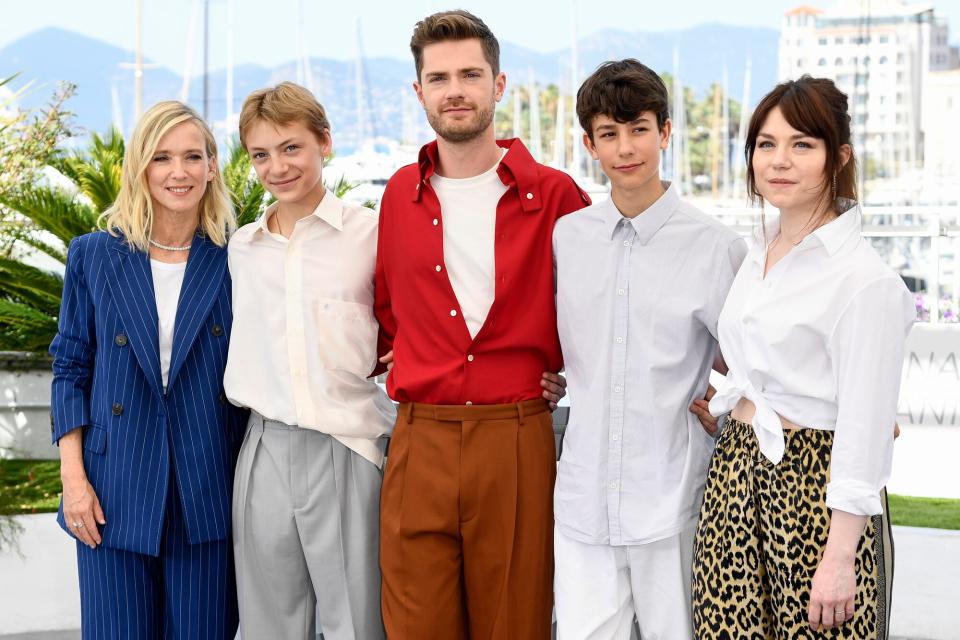 Léa Drucker, Eden Dambrine, Lukas Dhont, Gustav De Waele and Émilie Dequenne attend the photocall for "Close" during the 75th annual Cannes film festival at Palais des Festivals on May 27, 2022 in Cannes, France.