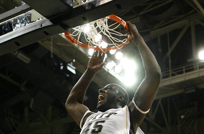 DeJuan Blair slams dunk