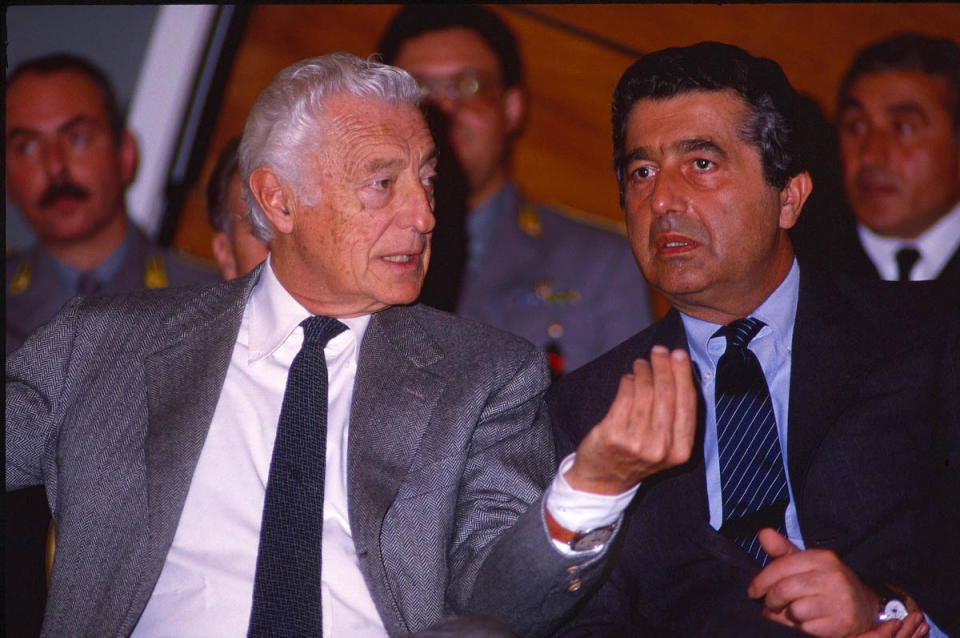 Italian entrepreneur Gianni Agnelli together with the entrepreneur Carlo De Benedetti. Rome (Italy), 1990 (Photo by Massimo Di Vita/Archivio Massimo Di Vita/Mondadori Portfolio via Getty Images)