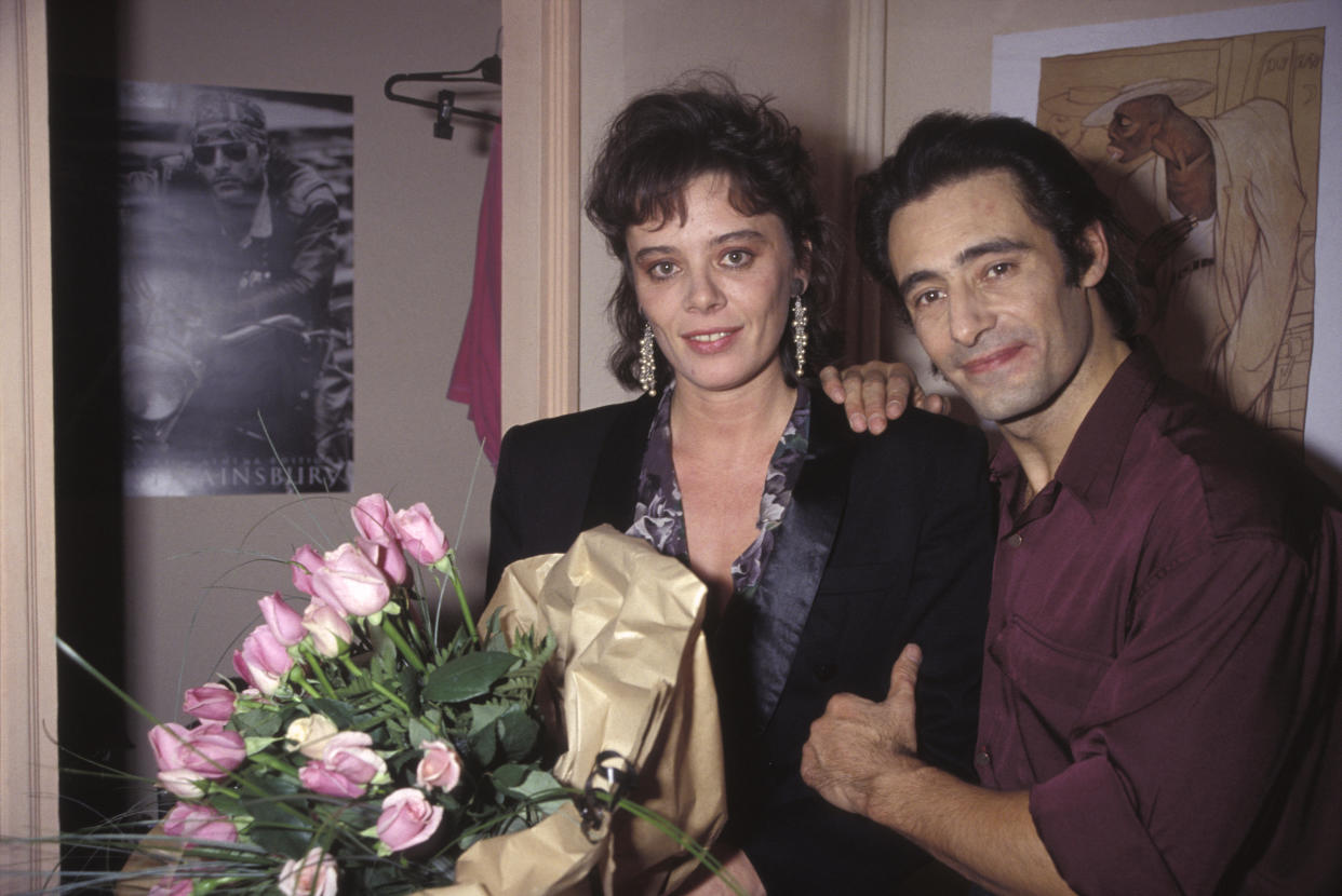 Gérard Lanvin et sa femme Jennifer lors d'une soirée en octobre 1989 à Paris, France. (Photo by Patrice PICOT/Gamma-Rapho via Getty Images)