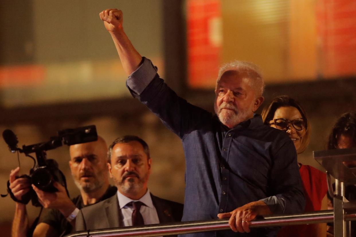 Luiz Inácio Lula da Silva celebra su victoria en las elecciones de Brasil. (Foto: Caio Guatelli / AFP / Getty Images).