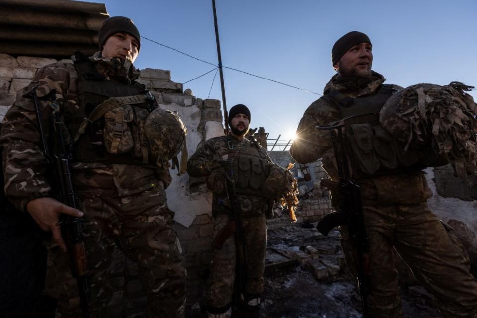在接近頓內茨克處，烏克蘭武力已進入戰鬥位置。（路透）