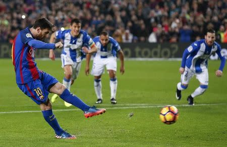 Football Soccer - Barcelona v Leganes - Spanish La Liga Santander - Camp Nou stadium, Barcelona, Spain - 19/02/17 - Barcelona's Lionel Messi scores a penalty against Leganes. REUTERS/Albert Gea