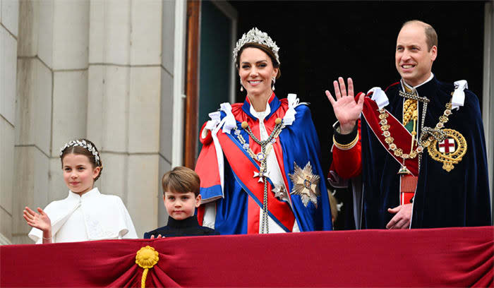 Los príncipes de Gales con sus hijos