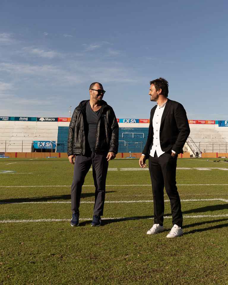 Michael Cheika y un 10 de los Pumas, Juan Martín Hernández, en La Tacita de Plata, el estadio de Gimnasia y Esgrima, de Jujuy, donde este sábado puede haber 23.000 espectadores para ver a los Pumas.