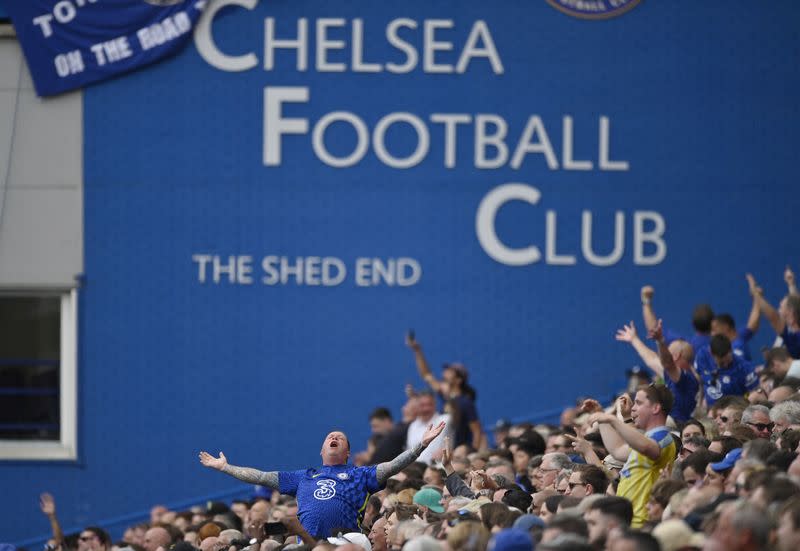 Foto de archivo ilustrativa de hinchas del Chelsea en Stamford Bridge durante un partido de la Premier League