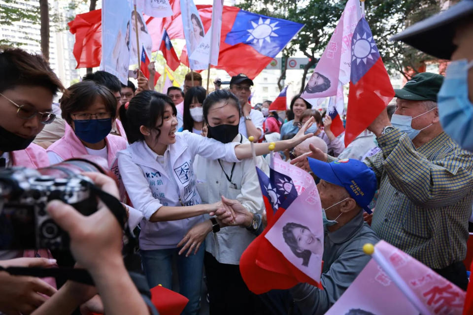 國民黨立委參選人李明璇今(16日)成立競選總部。(圖/中天新聞，李俊毅攝)