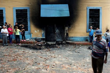 The burnt facade of a police station is seen during a protest against Venezuela's President Nicolas Maduro's government in Palmira, Venezuela May 16, 2017. REUTERS/Carlos Eduardo Ramirez