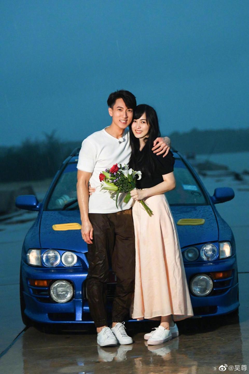 吳尊去年終於在陸綜《婚前21天》將隱身在他身後10多年的妻子林麗瑩正式介紹出來，並為她重新舉辦浪漫婚禮。（吳尊微博）
