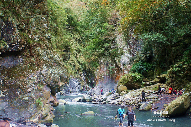 夢幻彩色岩壁山泉，台灣版阿凡達秘境～台東栗松野溪溫泉