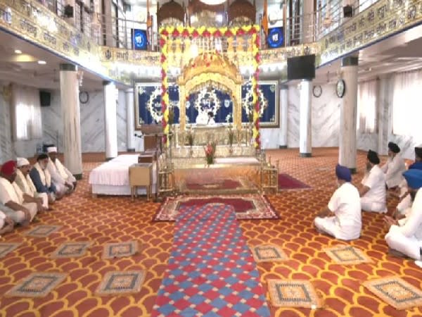 People of the Sikh community perform Sukran Ki Ardaas at Guru Arjan Dev Ji Gurudwara near Tilak Nagar in Delhi on Friday. [Photo/ANI]