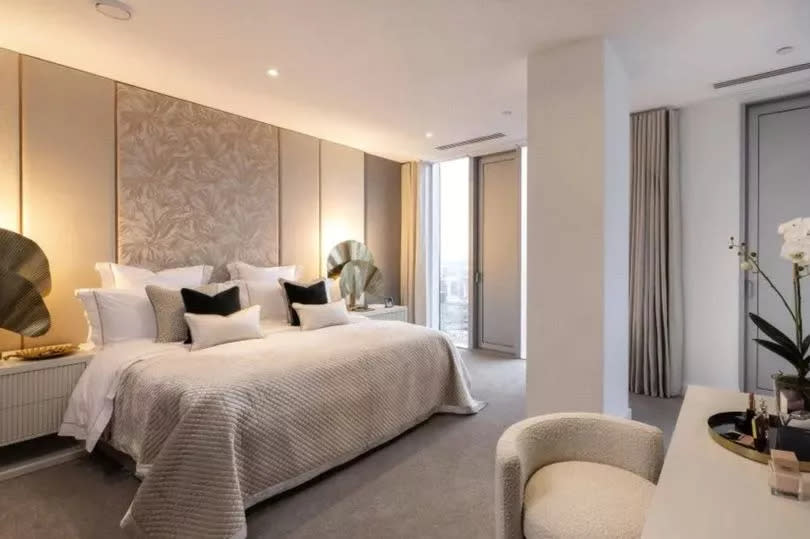 The master bedroom -Credit:Savills / Zoopla