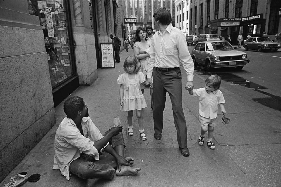 Richard Sandler’s ‘The Eyes of The City’ — photos of street life in Boston and New York, 1977-2001