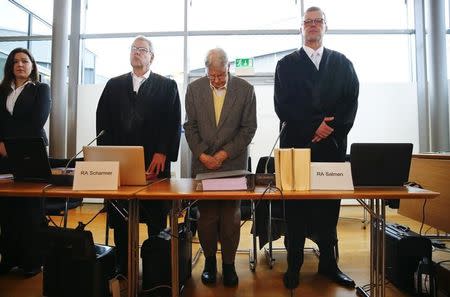 Reinhold H., a 94-year-old former guard at Auschwitz, stands between his lawyers Andreas Scharmer (L) and Johannes Salmen in the courtroom before his trial in Detmold, Germany, February 11, 2016. REUTERS/Wolfgang Rattay