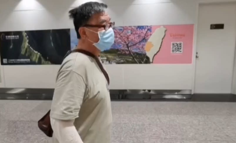 李立群在機場完成手續，歸心似箭想回台灣的家。（圖／東森新聞）