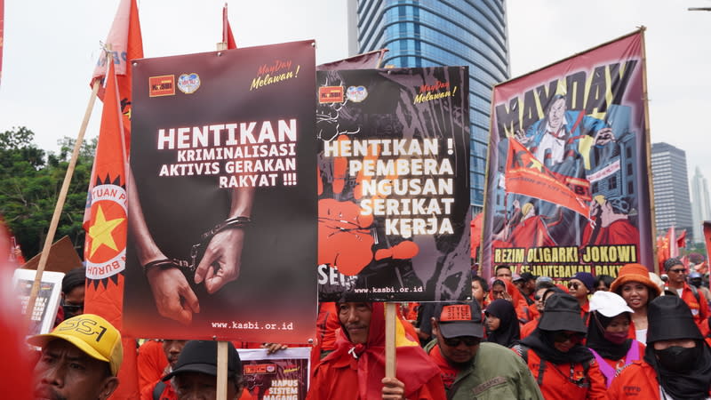 印尼雅加達舉行勞工大遊行 印尼勞團1日發起勞工大遊行，主辦方估有逾20萬名 勞工在印尼各城市參與遊行，雅加達有約有5萬人出 席遊行活動。 中央社記者李宗憲雅加達攝  113年5月1日 