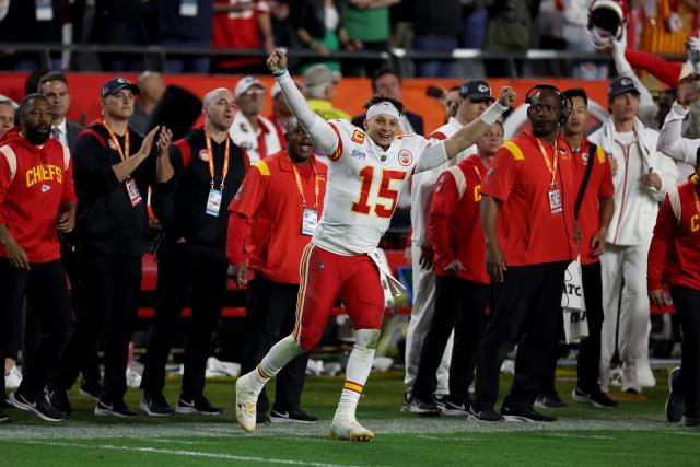 Patrick Mahomes, Kansas City limp into halftime of Super Bowl 2023 trailing  Philadelphia Eagles 