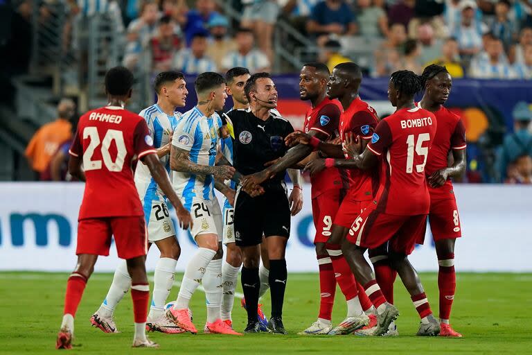 Tumulto durante el partido de Copa América 2024 que disputan las selecciones de Argentina y Canadá, en el MetLife Stadium, Nueva Jersey, el 9 de julio de 2024.