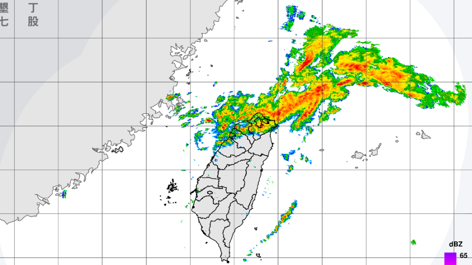 鋒面及旺盛對流雲系正接近台灣。（圖／中央氣象局）